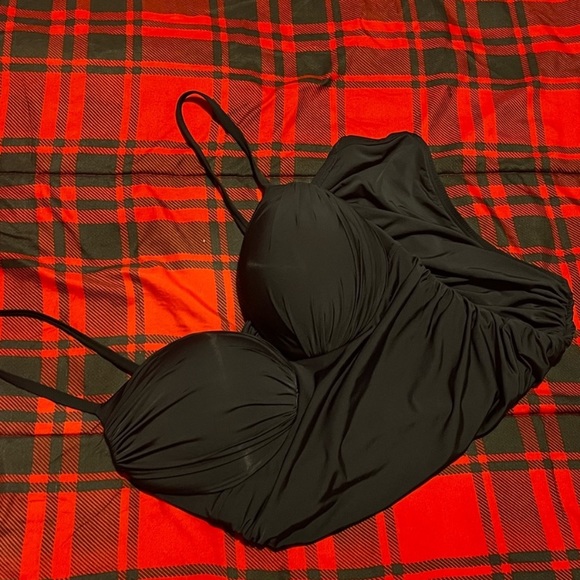 Victoria’s Secret bombshell swimsuit - Picture 7 of 9